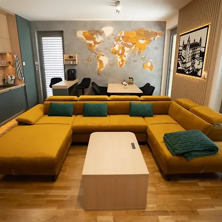 Business & Family Space In Downtown شقة براتسيلافا