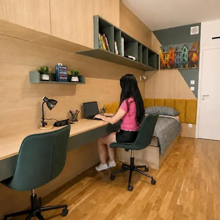 Business & Family Space In Downtown