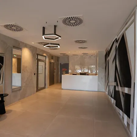 Business & Family Space In Downtown